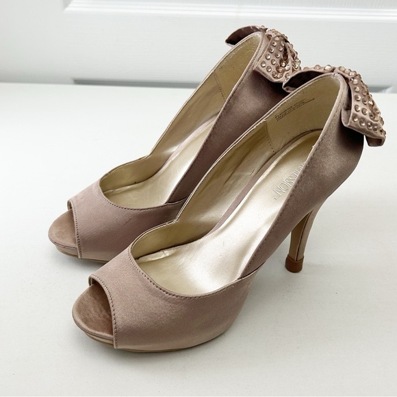 Expression Nude Blush Peep-Toe Satin Platform Heels Rhinestone Bows Size 7 - Picture 5 of 15